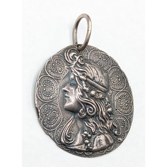 Large Sterling Silver Beautiful Art Nouveau Woman Lady Detailed Vintage Pendant - Picture 6 of 11